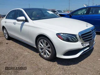 2017 Mercedes-Benz E 300 Luxury z VIN WDDZF4JB2HA076604, wystawiony jako IAAI lot #42226202 z przebiegiem 69 093 mil mil oraz . Historia ofert i sprzedaży dostępna na DreamBid. Obrazek 1.