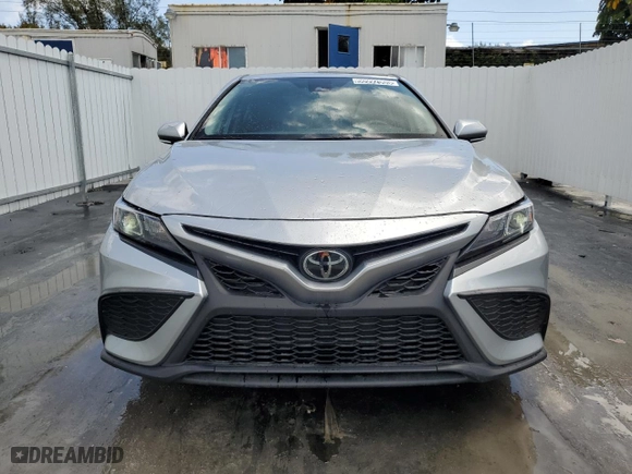 2024 Toyota Camry SE with VIN 4T1G11AK8RU885910, listed as a Copart auction lot 50992905 with 3,129 mi miles and Clean Title. Bid and sale history available at carsss.com. Image 5.