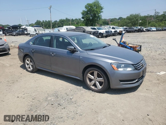 2014 Volkswagen Passat S z VIN 1VWAT7A34EC037407, wystawiony jako Copart lot #59512805 z przebiegiem 185 937 mil mil oraz Czysty tytuł • Clean title. Historia ofert i sprzedaży dostępna na DreamBid. Obrazek 4.