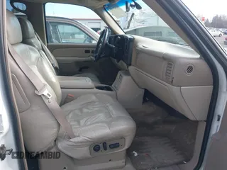 2001 Chevrolet Tahoe LT with VIN 1GNEK13T31J218674, listed as a IAAI auction lot 41529355 with 231,756 mi miles. Bid and sale history available at carsss.com. Image 5.