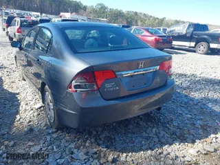 2010 Honda Civic Sdn DX-VP with VIN 19XFA1F33AE069806, listed as a IAAI auction lot 41770002 with 288,719 mi miles. Bid and sale history available at carsss.com. Image 3.