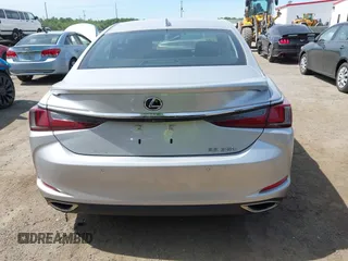 2020 Lexus ES 350 with VIN 58ADZ1B11LU068649, listed as a IAAI auction lot 42289047 with 38,593 mi miles and . Bid and sale history available at DreamBid. Image 16.