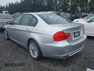 2011 BMW 3 Series 328i xDrive z VIN WBAPK5G50BNN26400, wystawiony jako IAAI lot #41885509 z przebiegiem 190 962 mil mil oraz . Historia ofert i sprzedaży dostępna na DreamBid. Obrazek 3.