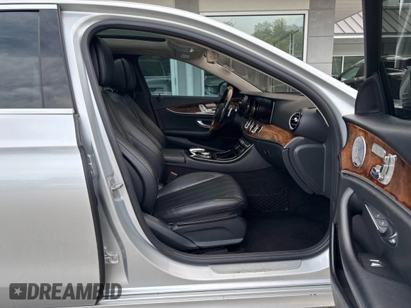 2017 Mercedes-Benz E 300 Luxury with VIN WDDZF4JB3HA096747, listed as a IAAI auction lot 42665129 with 142,397 mi miles and . Bid and sale history available at DreamBid. Image 5.