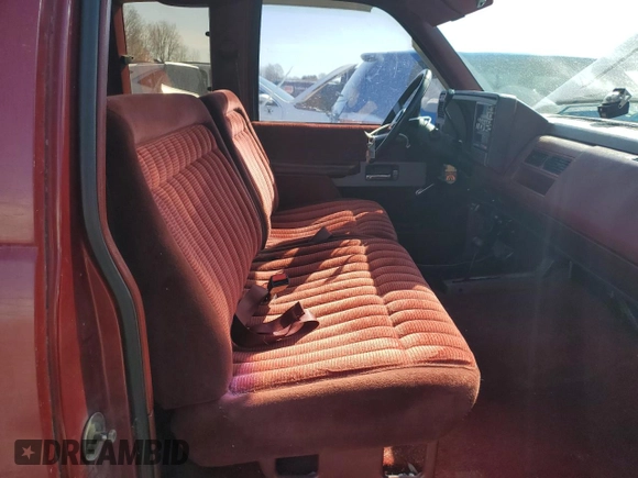 1991 GMC Sierra 1500 z VIN 2GTEK19K2M1543239, wystawiony jako Copart lot #51680075 z przebiegiem 135 361 mil mil oraz Czysty tytuł • Clean title. Historia ofert i sprzedaży dostępna na DreamBid. Obrazek 7.