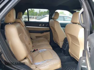 2017 Ford Explorer XLT z VIN 1FM5K8D86HGD44638, wystawiony jako IAAI lot #42628423 z przebiegiem 441 045 mil mil oraz . Historia ofert i sprzedaży dostępna na DreamBid. Obrazek 8.
