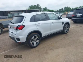 2024 Mitsubishi Outlander S z VIN JA4ARUAU8RU026106, wystawiony jako IAAI lot #42261854 z przebiegiem 5 439 mil mil oraz . Historia ofert i sprzedaży dostępna na DreamBid. Obrazek 4.