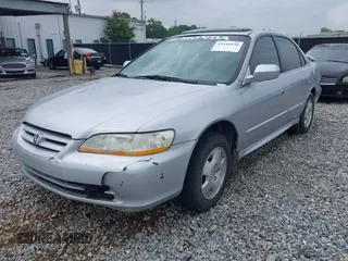 2002 Honda Accord EX z VIN 1HGCG16562A084499, wystawiony jako IAAI lot #42446830 z przebiegiem 241 615 mil mil oraz . Historia ofert i sprzedaży dostępna na DreamBid. Obrazek 2.