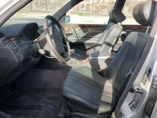 1998 Mercedes-Benz E 320 with VIN WDBJF25F3WA689755, listed as a Copart auction lot 51288455 with 124,157 mi miles and Salvage Title. Bid and sale history available at DreamBid. Image 7.