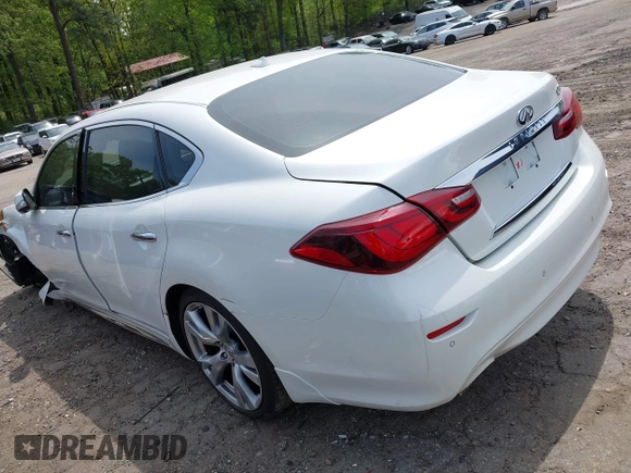 2018 Infiniti Q70 Luxe z VIN JN1BY1PP7JM330399, wystawiony jako IAAI lot #42028103 z przebiegiem 95 527 mil mil oraz . Historia ofert i sprzedaży dostępna na DreamBid. Obrazek 3.