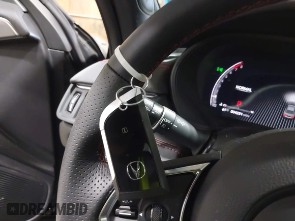 2025 Acura TLX w/A-Spec Package with VIN 19UUB6F50SA000385, listed as a IAAI auction lot 41988181 with 4,231 mi miles and . Bid and sale history available at DreamBid. Image 11.