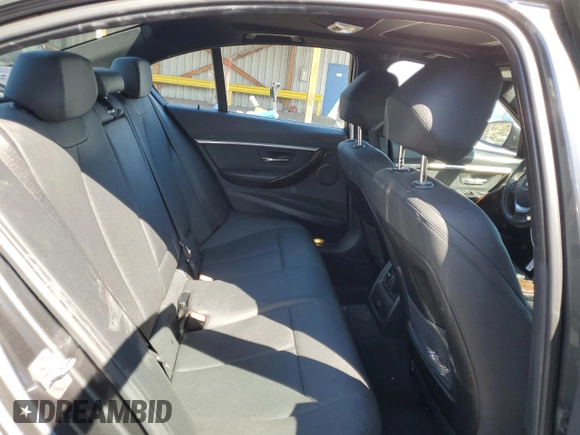2017 BMW 3 Series 330i xDrive z VIN WBA8D9G3XHNU65604, wystawiony jako Copart lot #49006935 z przebiegiem 86 739 mil mil oraz Szkoda całkowita • Salvage title. Historia ofert i sprzedaży dostępna na DreamBid. Obrazek 10.