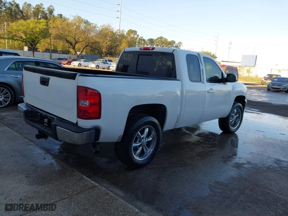 2007 Chevrolet Silverado 1500 LT w/1LT with VIN 1GCEK19J57Z507841, listed as a IAAI auction lot 41767893 with 334,294 mi miles. Bid and sale history available at carsss.com. Image 4.