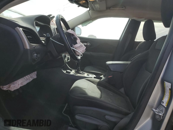 2017 Jeep Cherokee Latitude with VIN 1C4PJMCB8HW531231, listed as a Copart auction lot 55138165 with 136,555 mi miles and Clean Title. Bid and sale history available at DreamBid. Image 7.