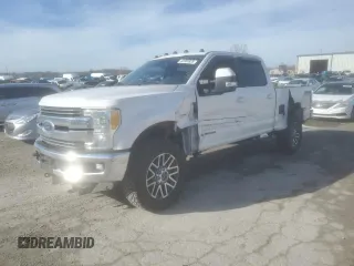 2017 Ford F-250 Lariat z VIN 1FT7W2BT9HEB90766, wystawiony jako Copart lot #43556925 z przebiegiem 263 969 mil mil oraz Szkoda całkowita • Salvage title. Historia ofert i sprzedaży dostępna na DreamBid. Obrazek 1.