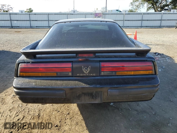 1989 Pontiac Firebird z VIN 1G2FS2186KL212458, wystawiony jako Copart lot #56995025 z przebiegiem 89 851 mil mil oraz Szkoda całkowita • Salvage title. Historia ofert i sprzedaży dostępna na DreamBid. Obrazek 6.