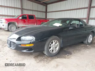 2002 Chevrolet Camaro z VIN 2G1FP22K822119358, wystawiony jako IAAI lot #42530943 z przebiegiem 98 277 mil mil oraz . Historia ofert i sprzedaży dostępna na DreamBid. Obrazek 2.