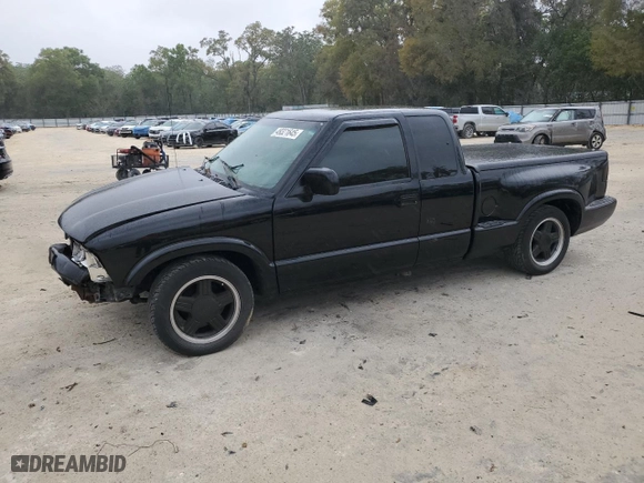 2000 GMC Sonoma SLS w/1SR Pkg with VIN 1GTCS1959Y8302590, listed as a Copart auction lot 49321645 with 177,068 mi miles and Salvage Title. Bid and sale history available at carsss.com. Image 1.