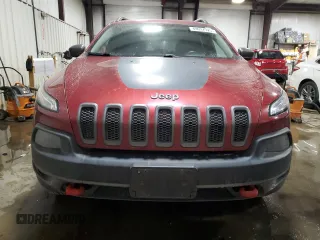 2015 Jeep Cherokee Trailhawk with VIN 1C4PJMBB8FW576765, listed as a Copart auction lot 49097925 with 299,877 mi miles and Clean Title. Bid and sale history available at DreamBid. Image 5.