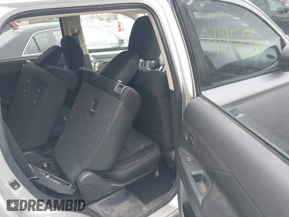 2020 Mitsubishi Outlander ES z VIN JA4AZ3A32LZ026792, wystawiony jako IAAI lot #41907596 z przebiegiem 145 638 mil mil oraz . Historia ofert i sprzedaży dostępna na DreamBid. Obrazek 8.