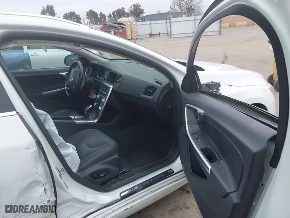 2017 Volvo V60 Premier with VIN YV140MEK0H1336301, listed as a IAAI auction lot 41607341 with 136,518 mi miles. Bid and sale history available at carsss.com. Image 5.