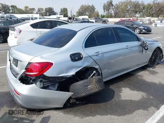 2018 Mercedes-Benz E 300 with VIN WDDZF4JB4JA427194, listed as a IAAI auction lot 42610082 with Not provided miles and . Bid and sale history available at DreamBid. Image 4.