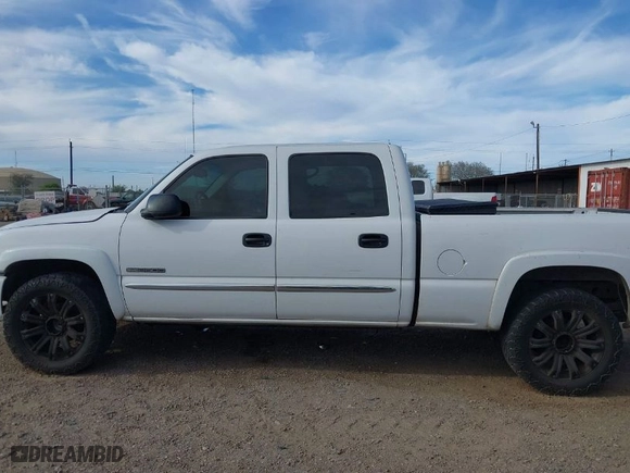 2004 GMC Sierra 2500 Crew Cab SLE with VIN 1GTGK23U84F132767, listed as a IAAI auction lot 41764399 with 214,532 mi miles. Bid and sale history available at carsss.com. Image 14.