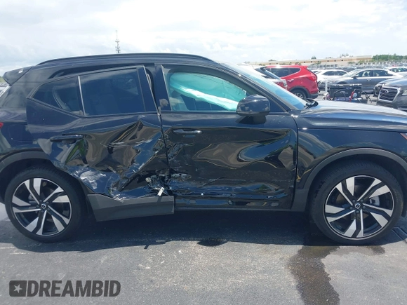 2024 Volvo XC40 Plus Dark Theme with VIN YV4L12UL5R2308371, listed as a IAAI auction lot 42516455 with 9,056 mi miles and . Bid and sale history available at DreamBid. Image 6.