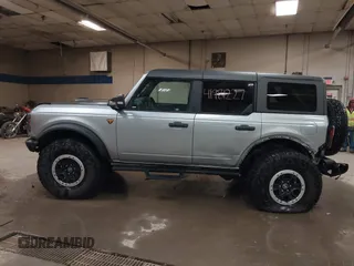2023 Ford Bronco z VIN 1FMEE5DP2PLB55066, wystawiony jako IAAI lot #41981227 z przebiegiem 16 137 mil mil oraz . Historia ofert i sprzedaży dostępna na DreamBid. Obrazek 14.