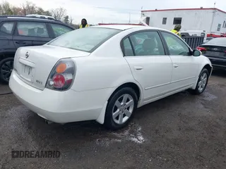 2002 Nissan Altima S with VIN 1N4AL11D72C138368, listed as a IAAI auction lot 41948552 with 242,060 mi miles. Bid and sale history available at carsss.com. Image 4.