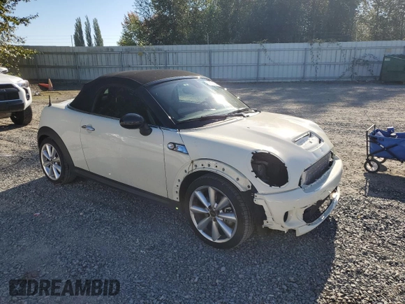 2015 MINI Roadster S z VIN WMWSY3C56FT595466, wystawiony jako Copart lot #69655944 z przebiegiem 53 971 mil mil oraz Szkody całkowita. Historia ofert i sprzedaży dostępna na DreamBid. Obrazek 4.