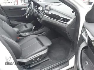 2022 BMW X2 sDrive28i z VIN WBXYH9C06N5U37719, wystawiony jako IAAI lot #42355050 z przebiegiem 33 127 mil mil oraz . Historia ofert i sprzedaży dostępna na DreamBid. Obrazek 5.