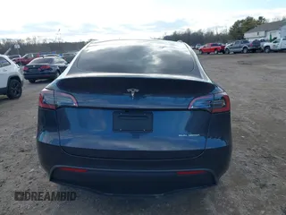 2024 Tesla Model Y Long Range z VIN 7SAYGDEE5RA317748, wystawiony jako IAAI lot #41468404 z przebiegiem 3 476 mil mil oraz . Historia ofert i sprzedaży dostępna na DreamBid. Obrazek 16.