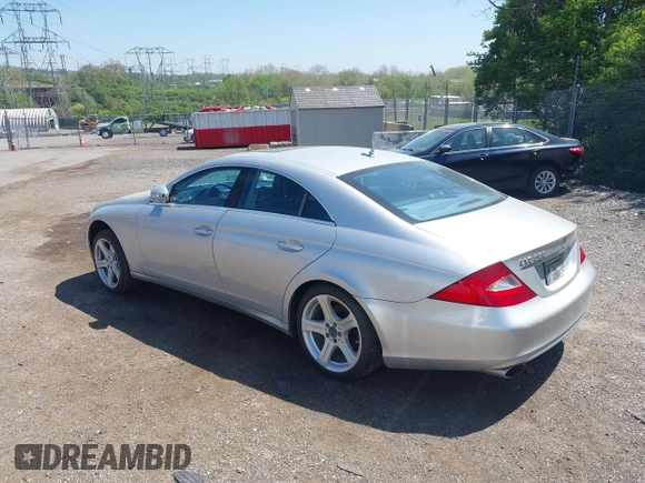 2007 Mercedes-Benz CLS-Class 5.5L with VIN WDDDJ72X07A088530, listed as a IAAI auction lot 42142766 with 202,648 mi miles. Bid and sale history available at carsss.com. Image 3.