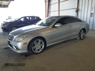 2010 Mercedes-Benz E 550 z VIN WDDKJ7CB9AF026435, wystawiony jako Copart lot #63706955 z przebiegiem 152 602 mil mil oraz Szkoda całkowita • Salvage title. Historia ofert i sprzedaży dostępna na DreamBid. Obrazek 1.