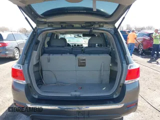 2011 Toyota Highlander Limited with VIN 5TDDK3EH6BS061624, listed as a IAAI auction lot 41772700 with 218,347 mi miles and . Bid and sale history available at DreamBid. Image 17.