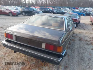 1982 Maserati Quattroporte z VIN ZAMBC1102CA301920, wystawiony jako IAAI lot #41297603 z przebiegiem 62 287 mil mil oraz . Historia ofert i sprzedaży dostępna na DreamBid. Obrazek 4.