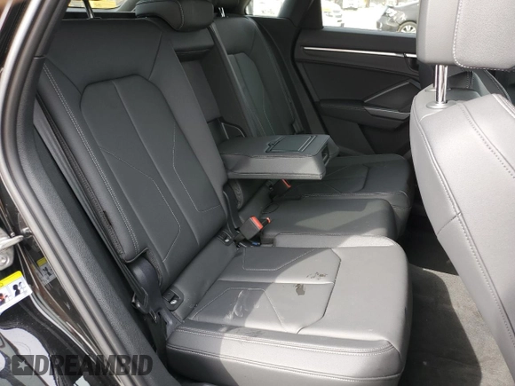 2024 Audi Q3 S line Premium Plus z VIN WA1EEDF30R1151101, wystawiony jako Copart lot #49081385 z przebiegiem 4995 mil mil oraz Tytuł czysty. Historia ofert i sprzedaży dostępna na DreamBid. Obrazek 12.