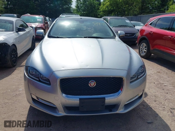 2016 Jaguar XJ R-Sport z VIN SAJWA1C7XG8W02813, wystawiony jako IAAI lot #42508758 z przebiegiem 102 919 mil mil oraz . Historia ofert i sprzedaży dostępna na DreamBid. Obrazek 12.