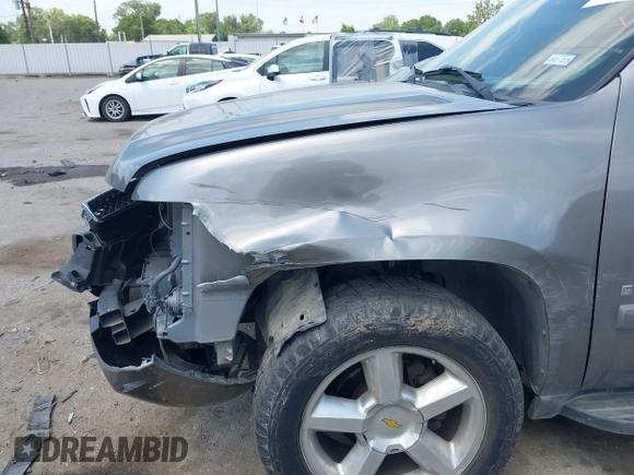 2007 Chevrolet Suburban LTZ with VIN 3GNFK163X7G142655, listed as a IAAI auction lot 42054756 with Not Provided miles. Bid and sale history available at carsss.com. Image 6.