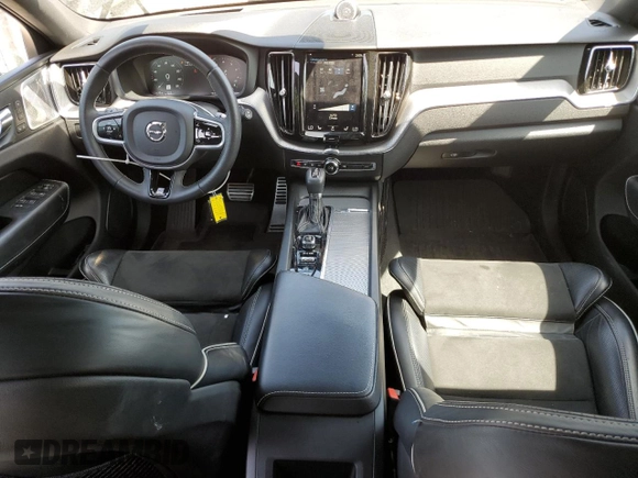 2018 Volvo XC60 R-Design z VIN YV4A22RM8J1000966, wystawiony jako Copart lot #56019245 z przebiegiem 69 195 mil mil oraz Szkoda całkowita • Salvage title. Historia ofert i sprzedaży dostępna na DreamBid. Obrazek 8.