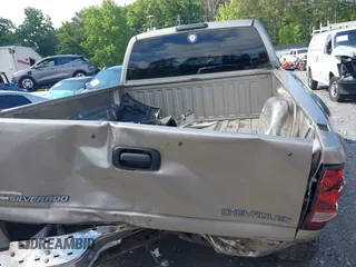 2003 Chevrolet Silverado 1500 LS с VIN 1GCEK19T53E154861, выставлен на аукционе IAAI как лот 42319205 с пробегом 289 893 миль миль и . История ставок и продаж доступна на DreamBid. Изображение 16.