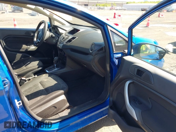 2011 Ford Fiesta SE z VIN 3FADP4BJXBM175601, wystawiony jako IAAI lot #42282031 z przebiegiem 157 658 mil mil oraz . Historia ofert i sprzedaży dostępna na DreamBid. Obrazek 5.