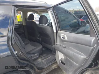 2019 Nissan Pathfinder S z VIN 5N1DR2MM5KC584974, wystawiony jako IAAI lot #41174506 z przebiegiem 76 466 mil mil oraz . Historia ofert i sprzedaży dostępna na DreamBid. Obrazek 8.