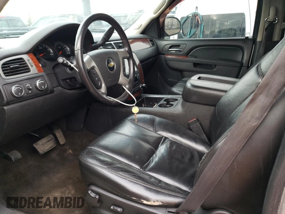 2011 Chevrolet Suburban LT z VIN 1GNSKJE34BR341094, wystawiony jako Copart lot #53376515 z przebiegiem 187 219 mil mil oraz Czysty tytuł • Clean title. Historia ofert i sprzedaży dostępna na DreamBid. Obrazek 7.
