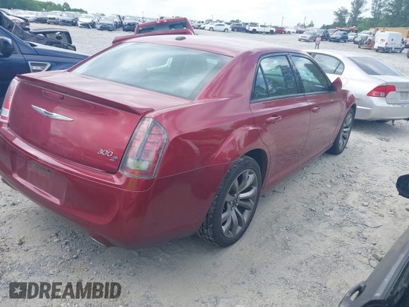 2014 Chrysler 300 S z VIN 2C3CCABG1EH355190, wystawiony jako IAAI lot #42134787 z przebiegiem 107 959 mil mil oraz . Historia ofert i sprzedaży dostępna na DreamBid. Obrazek 4.