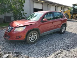 2011 Volkswagen Tiguan S z VIN WVGAV7AX3BW001598, wystawiony jako Copart lot #57518545 z przebiegiem 135 668 mil mil oraz Szkoda całkowita • Salvage title. Historia ofert i sprzedaży dostępna na DreamBid. Obrazek 1.