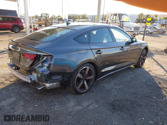 2024 Audi A5 Sportback S line Premium Plus z VIN WAUFACF53RA072231, wystawiony jako IAAI lot #41291343 z przebiegiem 2 089 mil mil oraz . Historia ofert i sprzedaży dostępna na DreamBid. Obrazek 4.