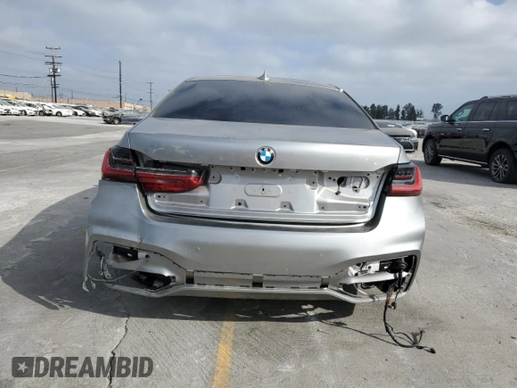 2022 BMW 7 Series 740i with VIN WBA7T2C02NCG97593, listed as a Copart auction lot 61861765 with 27,637 mi miles and Clean title. Bid and sale history available at DreamBid. Image 6.