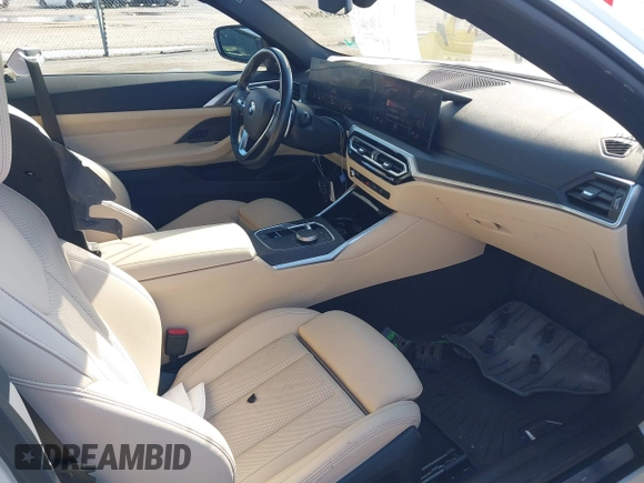 2024 BMW 4 Series 430i z VIN WBA53AP04RCN45331, wystawiony jako IAAI lot #41592661 z przebiegiem 10 078 mil mil oraz . Historia ofert i sprzedaży dostępna na DreamBid. Obrazek 5.